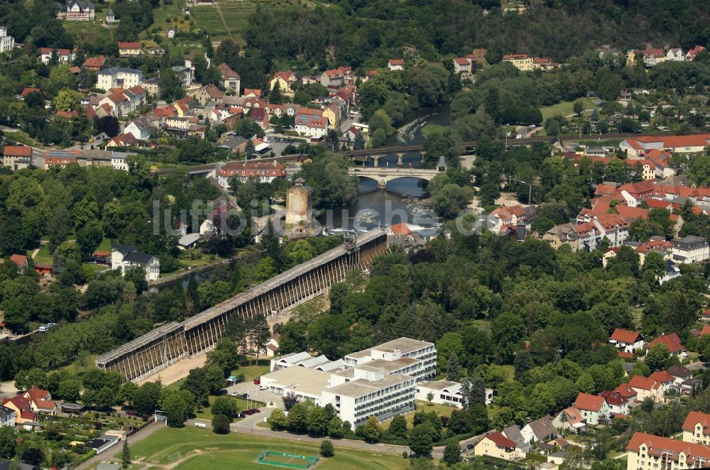 Bad Kösen von oben - Salinen - Bauwerk am Park am Gradierwerk in Bad Kösen im Bundesland Sachsen-Anhalt, Deutschland