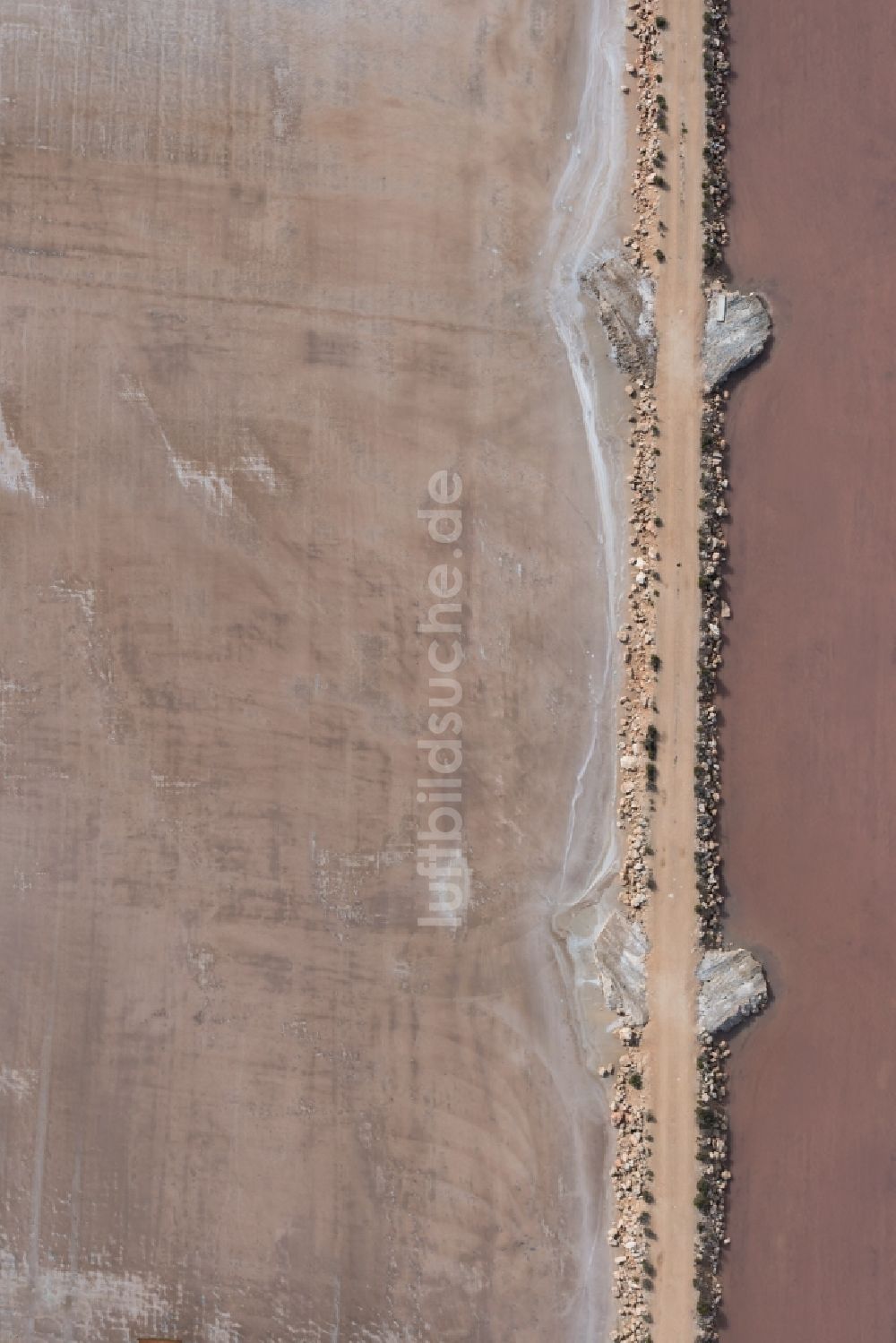 Luftbild Llucmajor - Salinen Felder zur Salzgewinnung in Llucmajor auf der balearischen Mittelmeerinsel Mallorca, Spanien