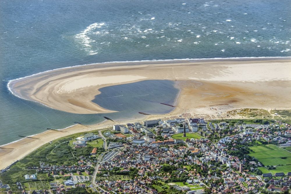 Luftaufnahme Borkum - Sand- Landschaft im Küstenbereich der Nordseeinsel Borkum im Bundesland Niedersachsen