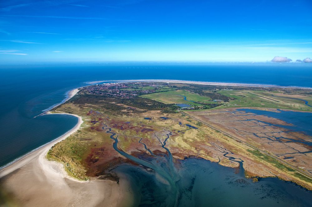 Borkum von oben - Sand- Landschaft im Küstenbereich der Nordseeinsel Borkum im Bundesland Niedersachsen