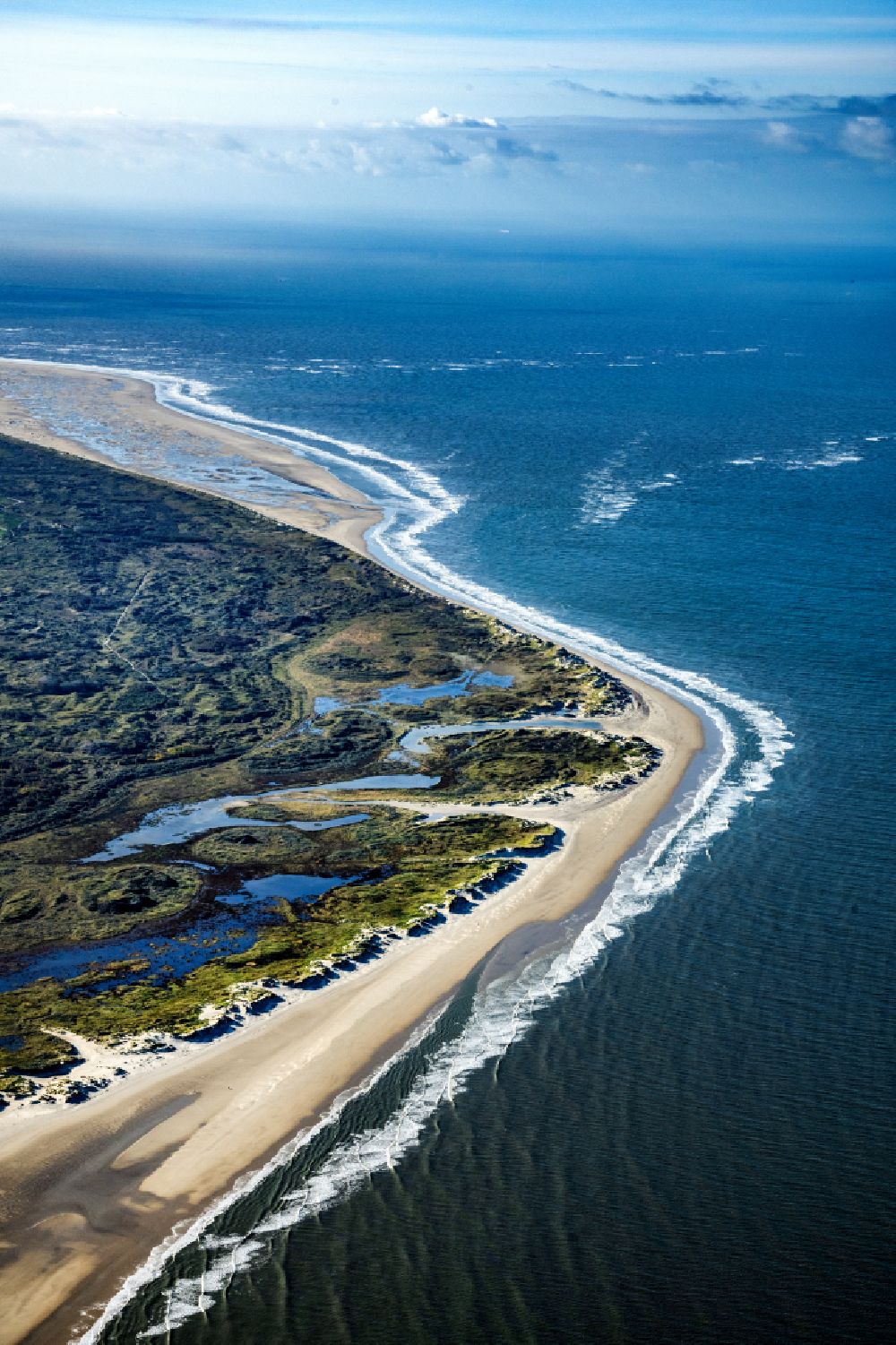 Borkum von oben - Sand- Landschaft im nörlichen Küstenbereich der Nordseeinsel Borkum im Bundesland Niedersachsen