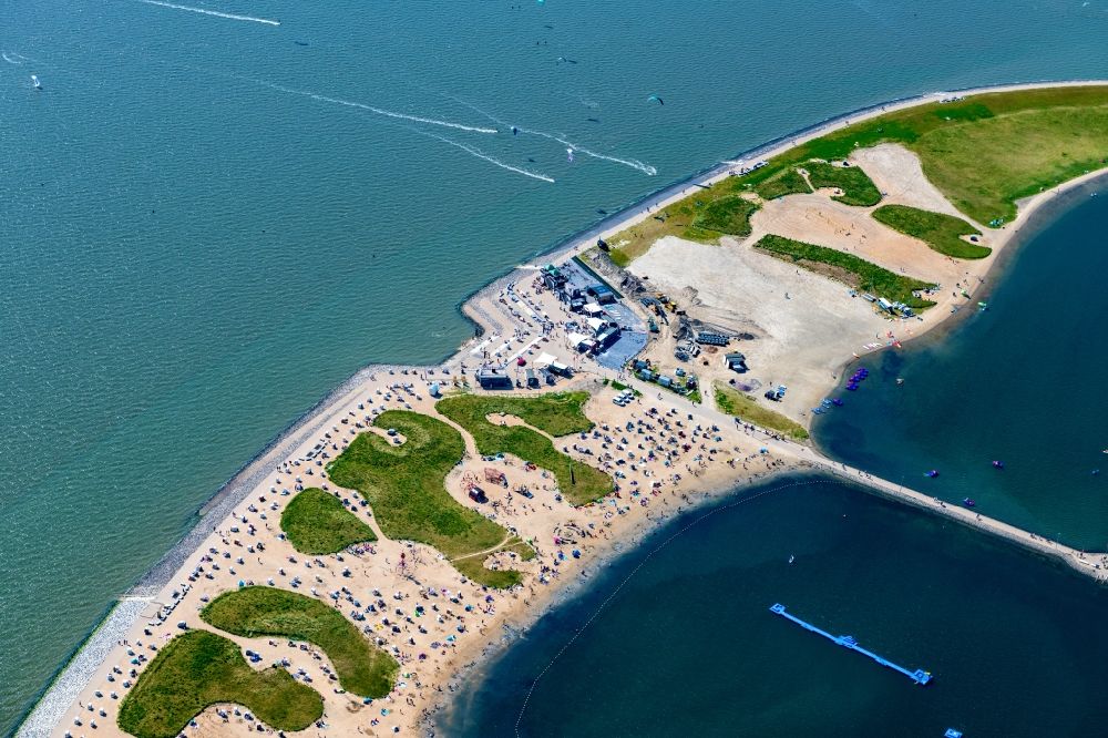 Luftbild Büsum - Sand- Strand im Küstenbereich der Familienlagune Perlebucht in Wattenmeer bei Büsum im Bundesland Schleswig-Holstein