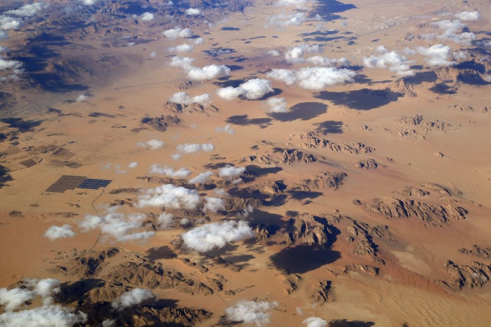 Luftaufnahme Al-Quwayrah - Sand- und Wüsten- Landschaft der Arabischen Wüste in Al-Quwayrah in Aqaba Governorate, Jordanien