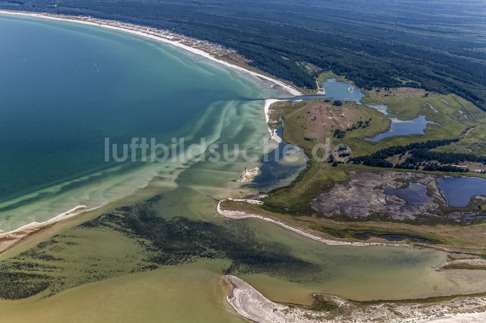 Luftbild Born am Darß - Sandbank- Landfläche durch Strömungen unter der Meeres- Wasseroberfläche Darsser Ort in Born am Darß im Bundesland Mecklenburg-Vorpommern
