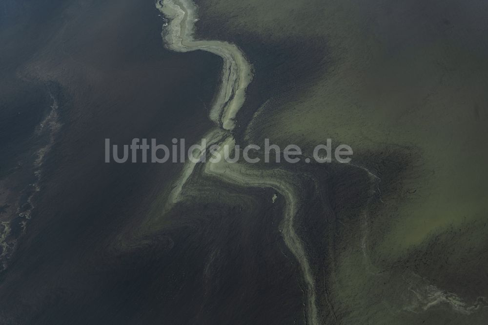 Luftaufnahme Loissin - Sandbank- Landfläche durch Strömungen unter der Meeres- Wasseroberfläche der Ostsee bei Loissin im Bundesland Mecklenburg-Vorpommern