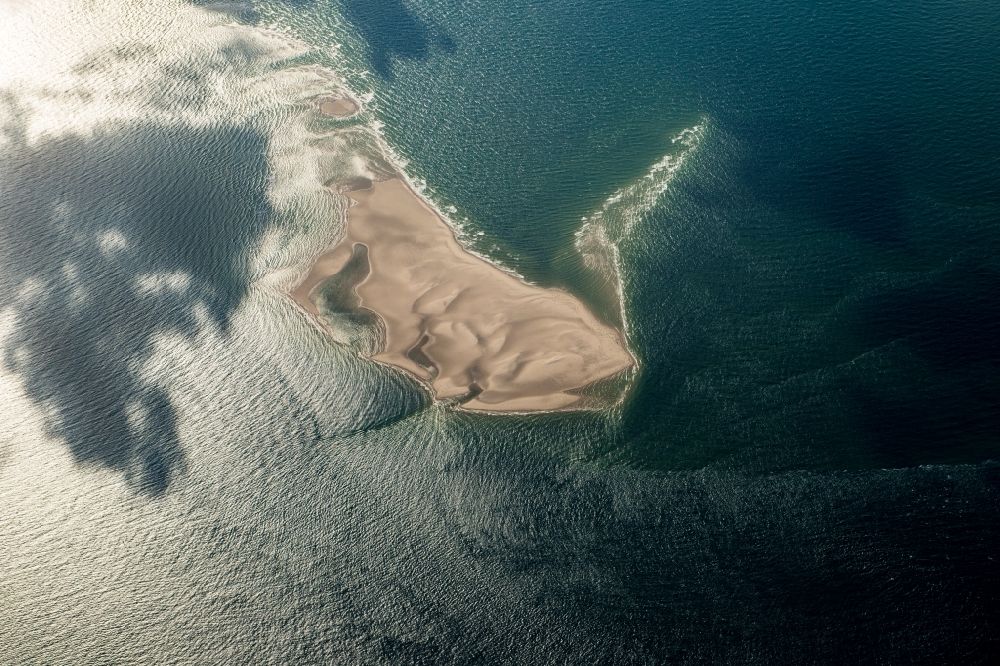 Luftbild Utersum - Sandbank- Landfläche in der Meeres- Wasseroberfläche vom Wattenmeer in Utersum im Bundesland Schleswig-Holstein
