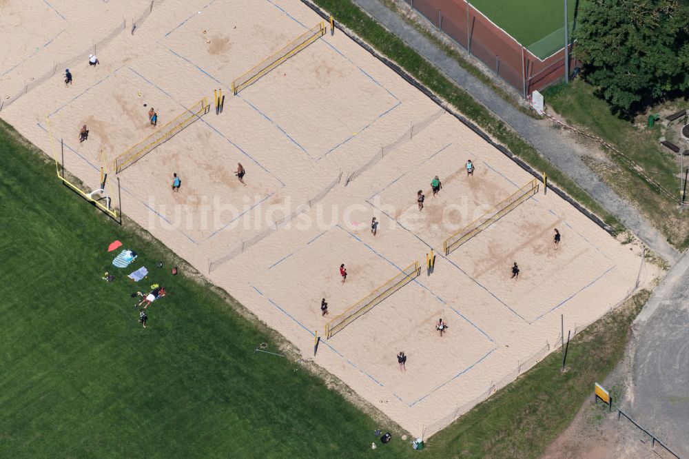 Freiburg im Breisgau aus der Vogelperspektive: Sandfläche des Volleyball- Sportplatzes in Freiburg im Breisgau im Bundesland Baden-Württemberg, Deutschland