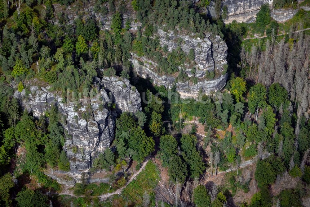Luftaufnahme Hrensko - Sandsteinfelsen Prebischtor in Hrensko in Ustecky kraj - Aussiger Region, Tschechien