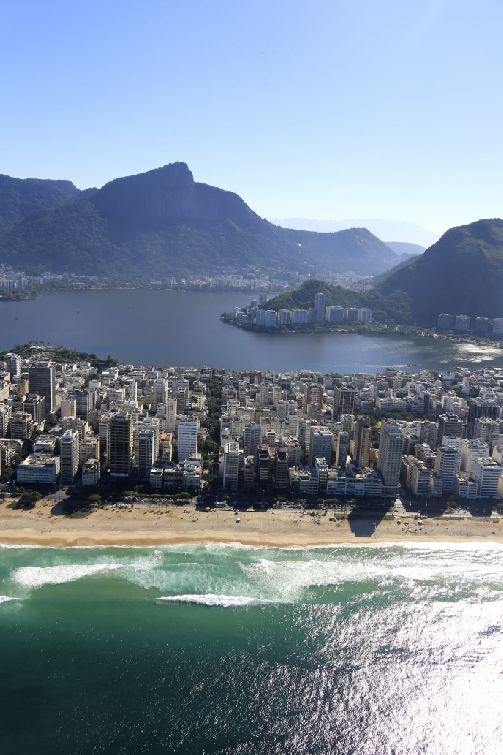 Luftbild Rio de Janeiro - Sandstrand- Landschaft an der Küste des Südatlantik in Rio de Janeiro in Brasilien