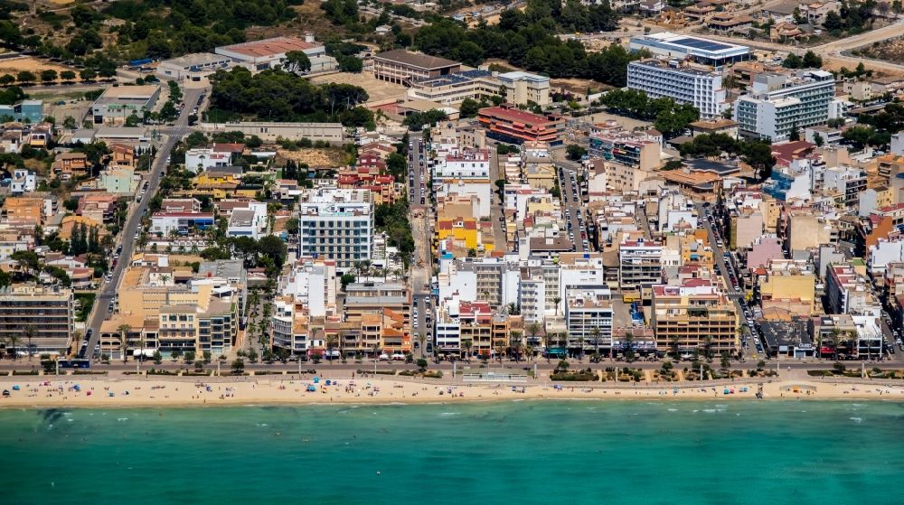 Luftaufnahme Palma - Sandstrand- Landschaft des Mittelmeeres in Palma in Balearische Insel Mallorca, Spanien