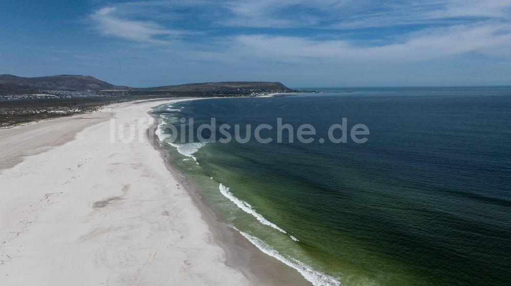 Luftbild Kapstadt - Sandstrand- Landschaft Noordhoek Beach in Kapstadt in Western Cape, Südafrika