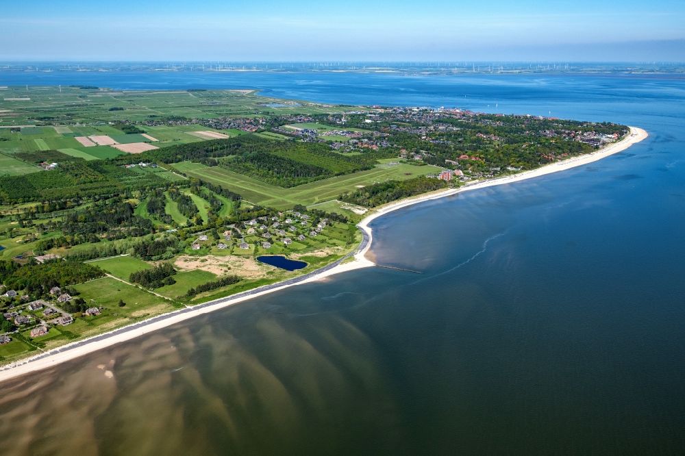 Nieblum von oben - Sandstrand- Landschaft an der Nordsee in Greveling im Bundesland Schleswig-Holstein