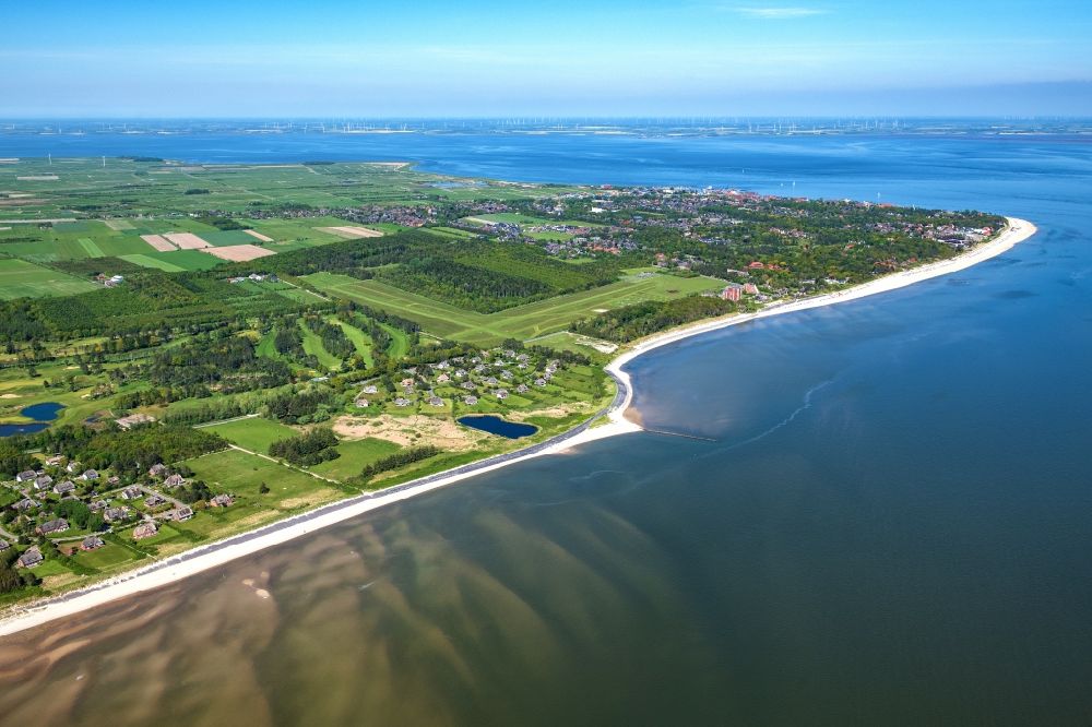 Nieblum aus der Vogelperspektive: Sandstrand- Landschaft an der Nordsee in Greveling im Bundesland Schleswig-Holstein