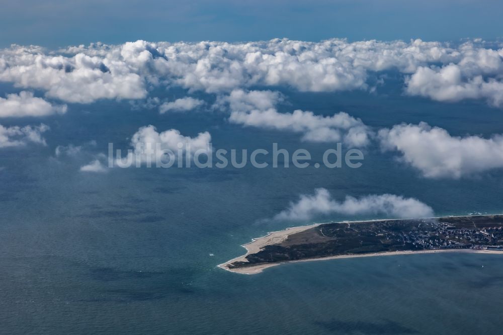 Hörnum (Sylt) aus der Vogelperspektive: Sandstrand- Landschaft der Nordsee - Insel in Hörnum (Sylt) im Bundesland Schleswig-Holstein, Deutschland