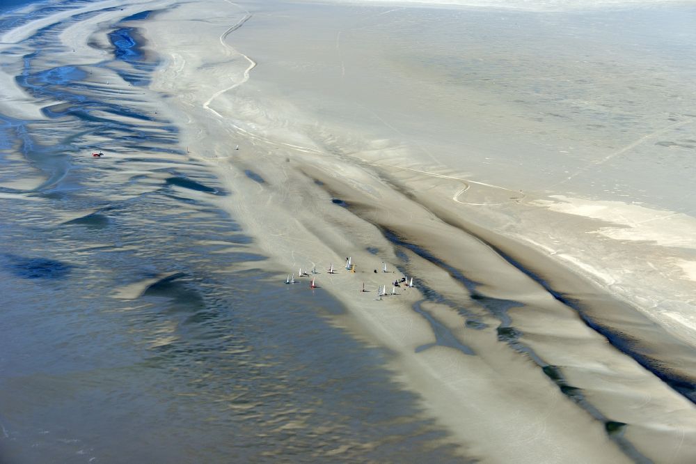 Luftaufnahme Sankt Peter-Ording - Sandstrand- Landschaft an der Nordsee - Küste im Ortsteil Sankt Peter-Ording in Sankt Peter-Ording im Bundesland Schleswig-Holstein