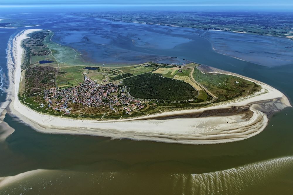 Luftaufnahme Langeoog - Sandstrand- Landschaft an der Nordsee in Langeoog im Bundesland Niedersachsen