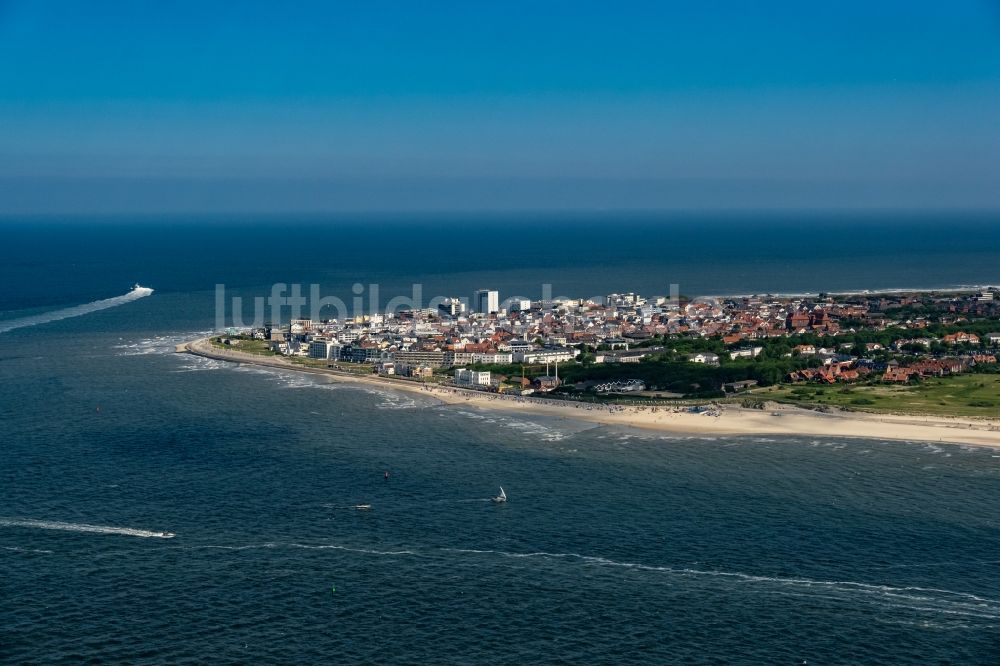 Norderney von oben - Sandstrand- Landschaft an der Nordsee zur Insel Norderney im Bundesland Niedersachsen