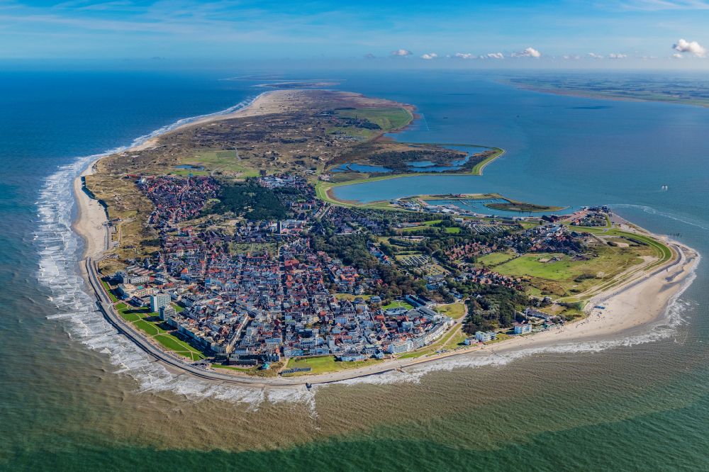 Luftaufnahme Norderney - Sandstrand- Landschaft an der Nordsee zur Insel Norderney im Bundesland Niedersachsen