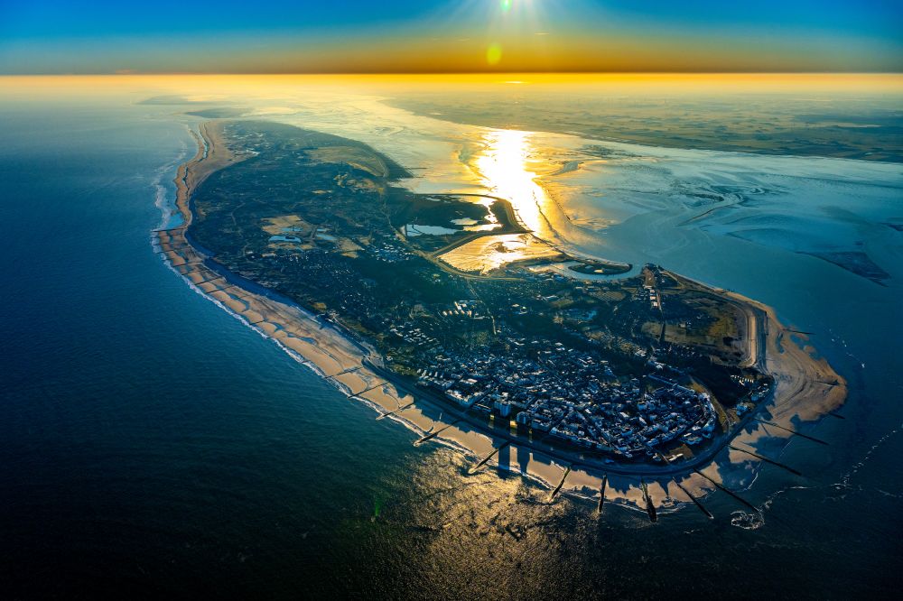 Luftbild Norderney - Sandstrand- Landschaft an der Nordsee zur Insel Norderney im Sonnenaufgang im Bundesland Niedersachsen