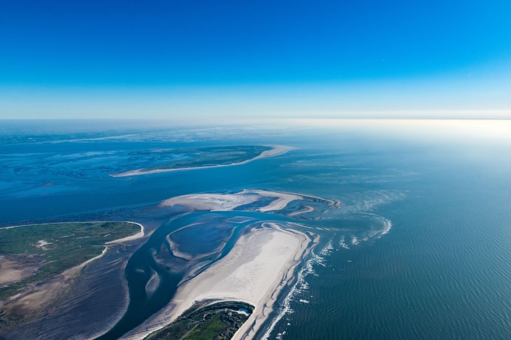 Luftaufnahme Juist - Sandstrand- Landschaft an der Ostfriesischen Insel in Juist im Bundesland Niedersachsen