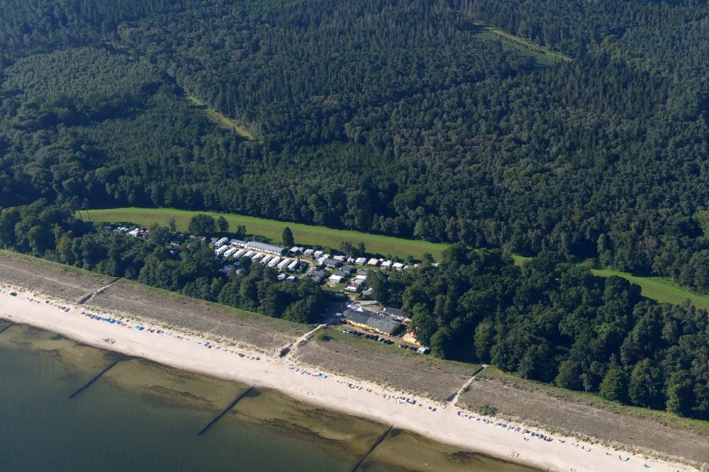 Luftaufnahme Ückeritz - Sandstrand- Landschaft an der Ostsee in Ückeritz im Bundesland Mecklenburg-Vorpommern
