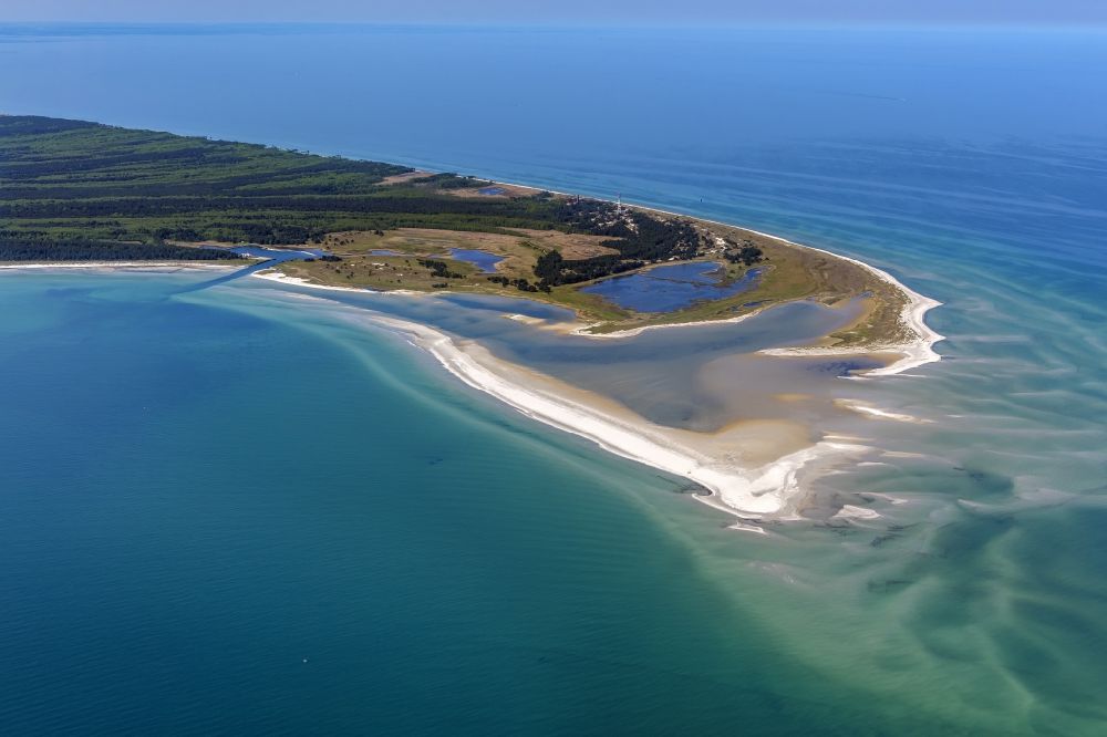 Luftaufnahme Born am Darß - Sandstrand- Landschaft der Ostsee in Darsser Ort im Bundesland Mecklenburg-Vorpommern, Deutschland