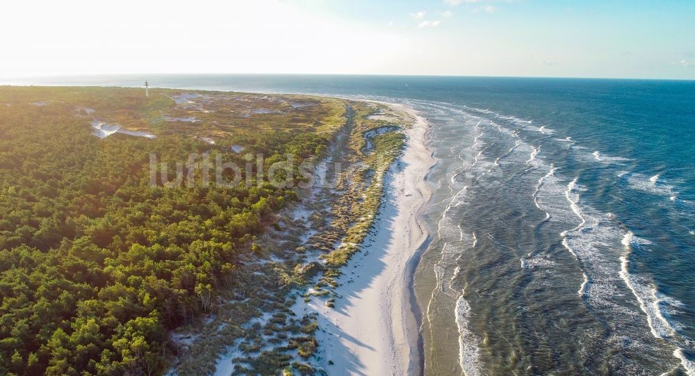 Dueodde aus der Vogelperspektive: Sandstrand- Landschaft der Ostsee- Insel Bornholm in Dueodde in Region Hovedstaden, Dänemark