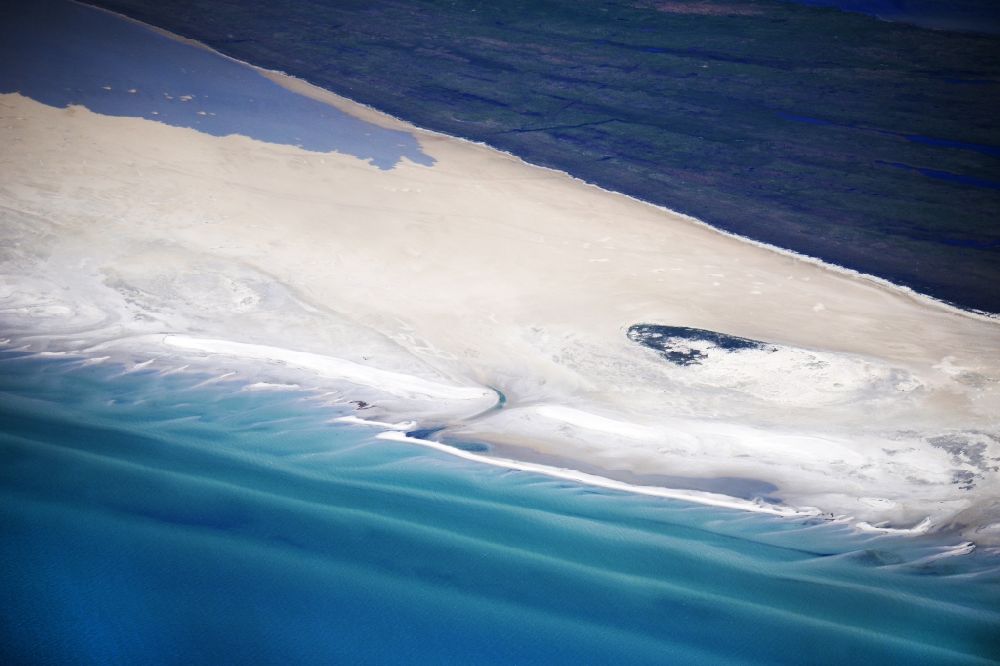 Luftaufnahme Born am Darß - Sandstrand- Landschaft an der Ostsee im Ortsteil Darsser Ort in Born am Darß im Bundesland Mecklenburg-Vorpommern