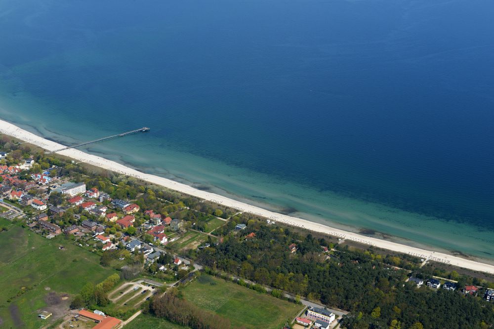 Luftaufnahme Ostseebad Boltenhagen - Sandstrand- Landschaft der Ostsee in Ostseebad Boltenhagen im Bundesland Mecklenburg-Vorpommern, Deutschland