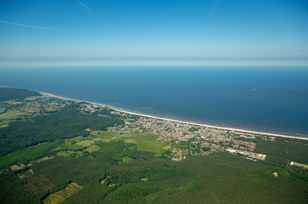Luftaufnahme Seebad Ahlbeck - Sandstrand- Landschaft an der Ostsee in Seebad Ahlbeck im Bundesland Mecklenburg-Vorpommern