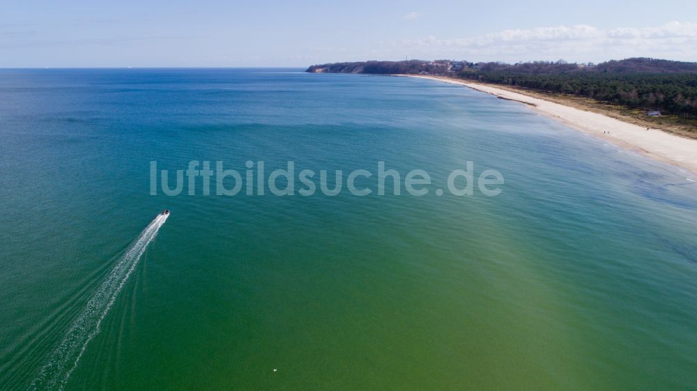 Luftaufnahme Ostseebad Baabe - Sandstrand- Landschaft der Ostsee an der Strandstraße in Baabe im Bundesland Mecklenburg-Vorpommern, Deutschland