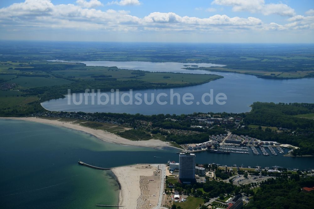 Travemünde aus der Vogelperspektive: Sandstrand- Landschaft der Ostsee in Travemünde im Bundesland Schleswig-Holstein, Deutschland