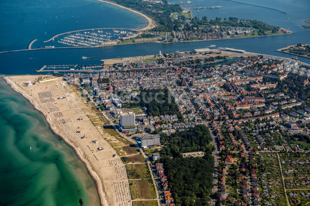 Luftbild Warnemünde - Sandstrand- Landschaft der Ostsee in Warnemünde im Bundesland Mecklenburg-Vorpommern, Deutschland