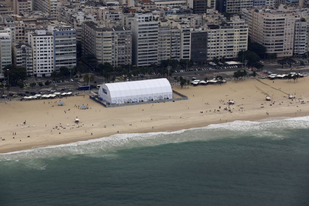 Luftbild Rio de Janeiro - Sandstrand- Landschaft an der Südatlantik vor den Sommerspielen der Spiele der XXXI. Olympiade in Rio de Janeiro in Brasilien