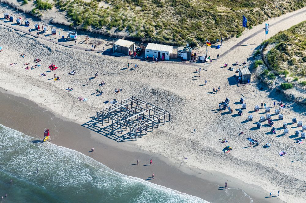 Luftbild Norderney - Sandstrand- mit Strandkörben am Nordstrand auf der Insel Norderney im Bundesland Niedersachsen, Deutschland