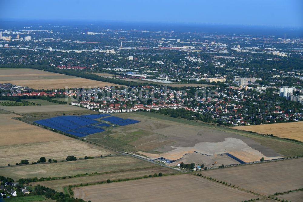 Luftbild Großziethen - Sanierung der aufgeschütteten Mülldeponie Deponie Großziethen in Großziethen im Bundesland Brandenburg, Deutschland