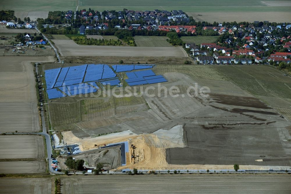 Großziethen von oben - Sanierung der aufgeschütteten Mülldeponie Deponie Großziethen in Großziethen im Bundesland Brandenburg, Deutschland