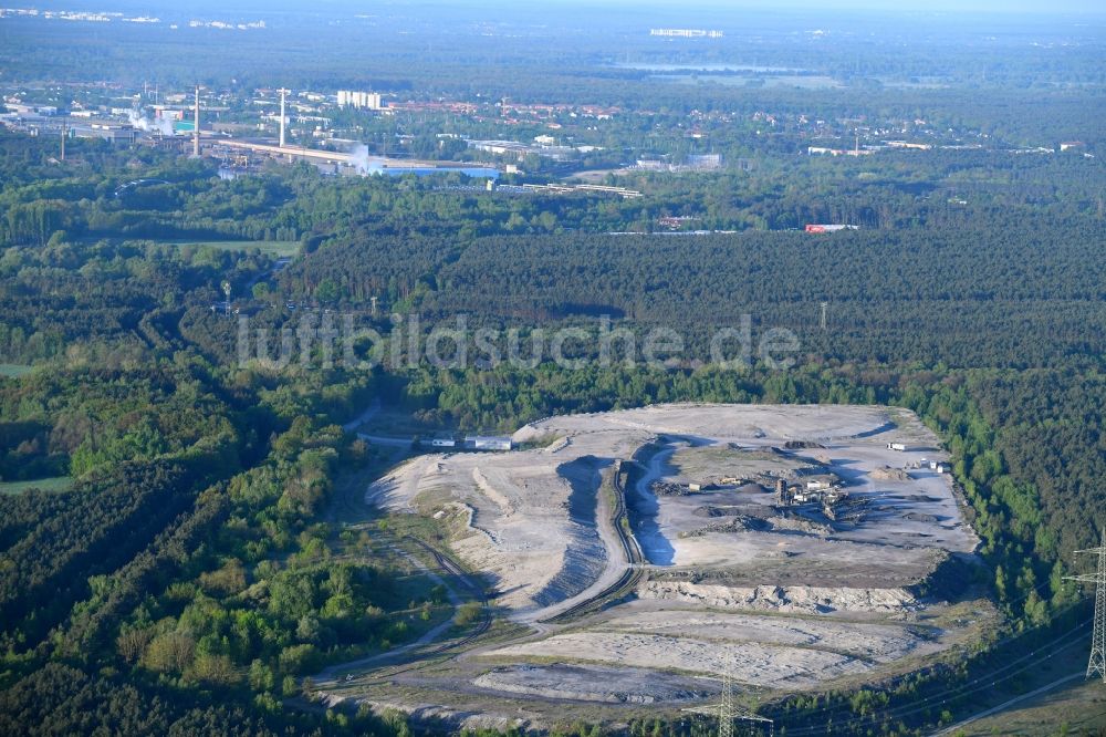 Luftaufnahme Velten - Sanierung der aufgeschütteten Mülldeponie in Velten im Bundesland Brandenburg, Deutschland