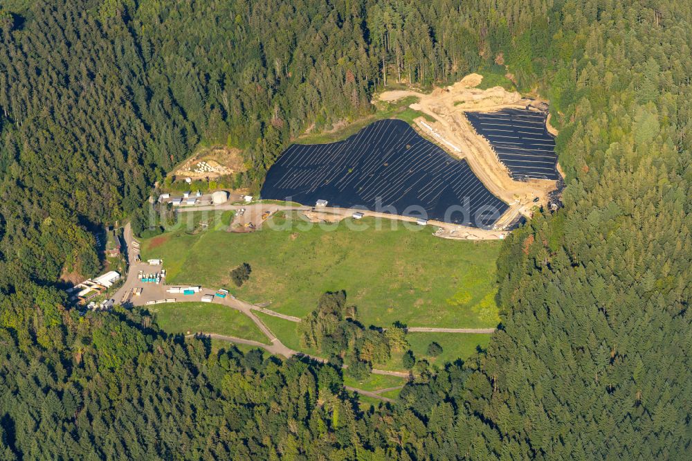 Luftbild Haslach im Kinzigtal - Sanierung der aufgeschütteten Mülldeponie und Gedenkstätte Vulkan in Haslach im Kinzigtal im Bundesland Baden-Württemberg, Deutschland