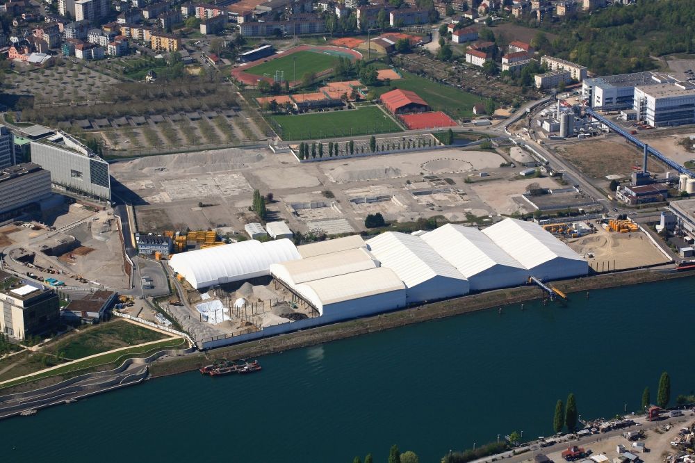 Luftbild Huningue - Sanierung einer ehemaligen Industriekläranlage ARA Steih in Huningue in Frankreich an der Grenze zu Basel