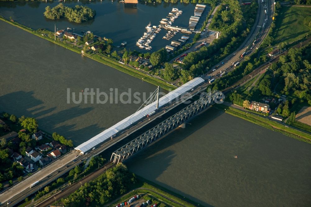Karlsruhe aus der Vogelperspektive: Sanierung des Fluß - Brückenbauwerk Rheinbrücke Maxau in, Deutschland