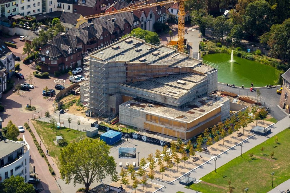 Dinslaken von oben - Sanierung Freizeitzentrum - Kino - Gebäude in Dinslaken im Bundesland Nordrhein-Westfalen - NRW, Deutschland