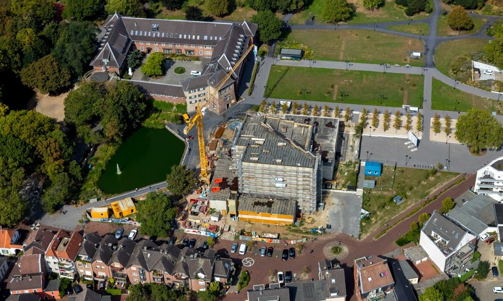 Luftaufnahme Dinslaken - Sanierung Freizeitzentrum - Kino - Gebäude in Dinslaken im Bundesland Nordrhein-Westfalen - NRW, Deutschland