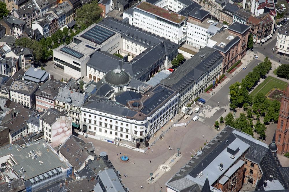 Wiesbaden aus der Vogelperspektive: Sanierung eines Gebäudekomplexes des Hessischen Landtages in Wiesbaden im Bundesland Hessen, Deutschland