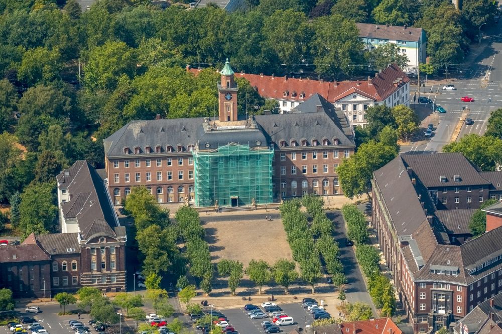 Herne von oben - Sanierung der Gebäude der Stadtverwaltung - Rathaus in Herne im Bundesland Nordrhein-Westfalen, Deutschland