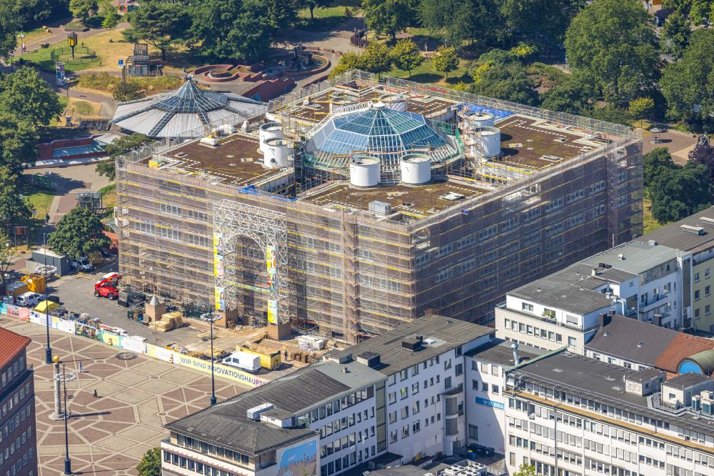 Dortmund aus der Vogelperspektive: Sanierung Gebäude der Stadtverwaltung - Rathaus am Marktplatz in Dortmund im Bundesland Nordrhein-Westfalen, Deutschland