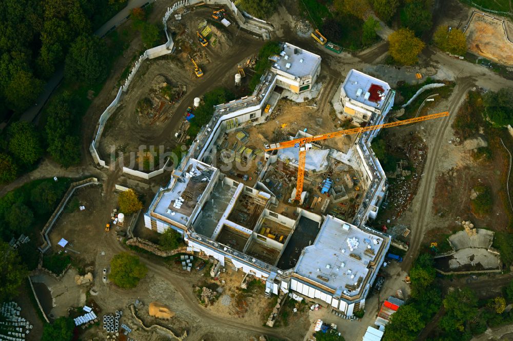 Luftaufnahme Berlin - Sanierung Gebäudekomplex Dickhäuterhaus im Tierpark in Berlin, Deutschland