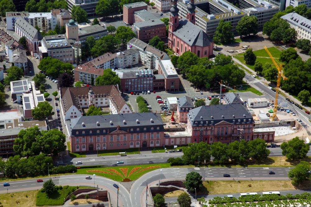 Mainz von oben - Sanierung eines Gebäudekomplexes Deutschhaus in Mainz im Bundesland Rheinland-Pfalz, Deutschland