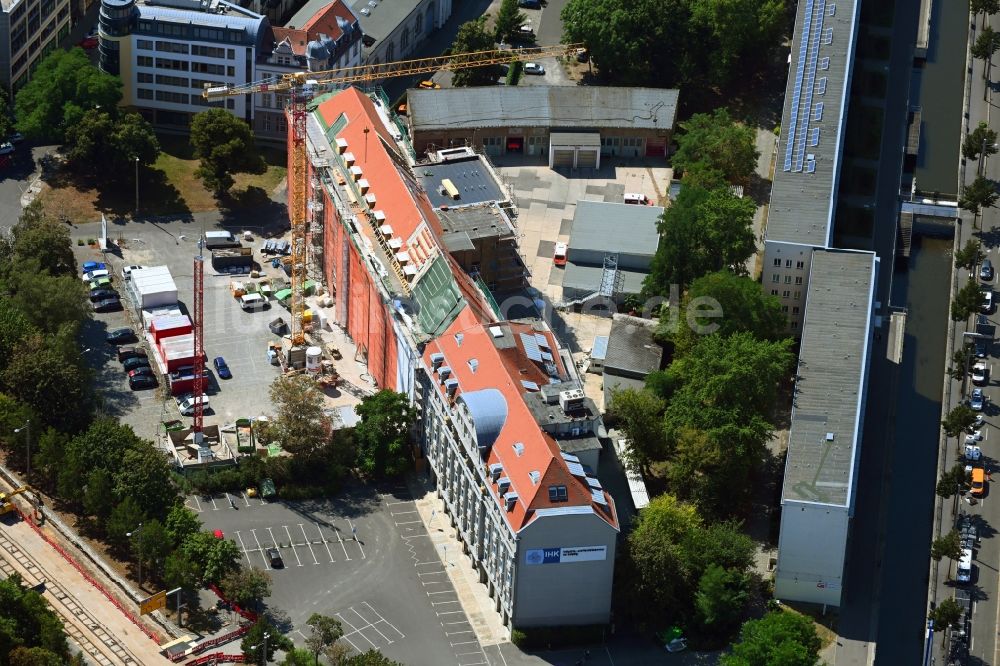 Luftbild Leipzig - Sanierung eines Gebäudekomplexes Feuer- und Rettungswache 1 neben der IHK zu Leipzig in Leipzig im Bundesland Sachsen, Deutschland