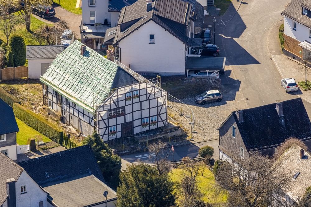 Ostwig von oben - Sanierung eines Gebäudekomplexes Gasthof Alte Post in Ostwig im Bundesland Nordrhein-Westfalen, Deutschland